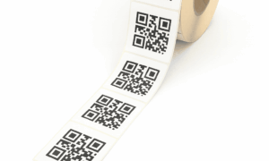 Fortlaufender QR Code - 50 x 20 mm - 2.500 Stück / Rolle - Innenwicklung (Fuß voraus) / 40er Kern - PET Folie